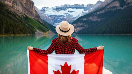 Canadá es un destino turístico atractivo y diverso, conocido por sus impresionantes paisajes naturales, ciudades vibrantes, rica herencia cultural y una calidad de vida envidiable.