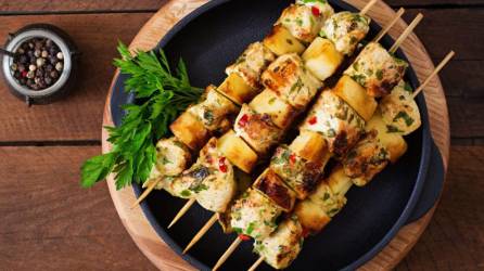 Brochetas de pollo con miel y especias: receta fácil y deliciosa