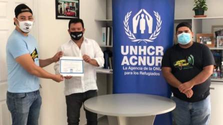 La ONG hondureña recibió un reconocimiento de Acnur, representante de la Organización de Naciones Unidades. Foto: Facebook Jóvenes Contra la Violencia