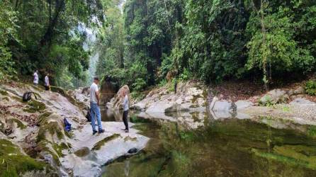 Los técnicos del Sanaa y juntas de agua inspeccionaron la zona donde se construirá una nueva presa.