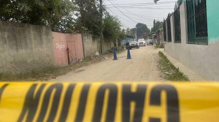 Cordón amarillo alrededor de la escena del crimen en la colonia Sinaí de San Pedro Sula.