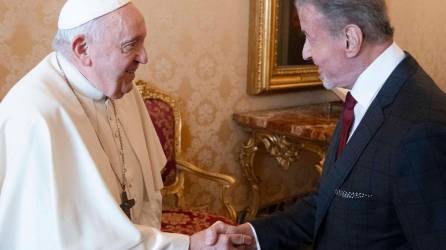 <b>El</b> <b>papa</b> Francisco recibió este viernes en el Vaticano al famoso actor estadounidense Sylvester Stallone, acompañado de su mujer, sus hijas y su hermano, para una breve audiencia privada.