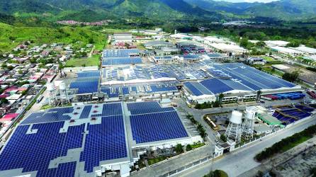 La maquila genera su propia energía por medio de paneles solares, los parques han hecho fuertes inversiones y además cuentan con plantas. Foto: Franklin Muñoz.