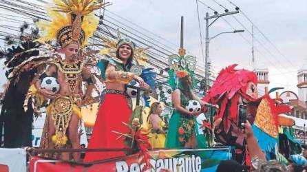 El Carnaval de La Ceiba se comenzó a celebrar en 1972 y cada año va creciendo en popularidad y ahora atrae a miles de turistas nacionales e internacionales.