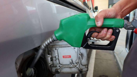 Los combustibles registran rebajas a partir del lunes en el mercado nacional.