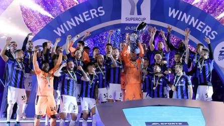 El Inter conservó el título de la Supercopa de Italia tras imponerse claramente por 0-3 al AC Milan en Riad (Arabia Saudita).