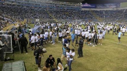 La estampida en el estadio Cuscatlán dejó 12 muertos.
