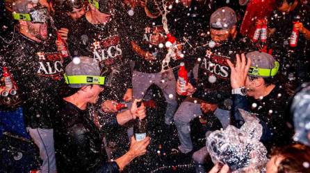 La plantilla de los Astros celebró a lo grande el boleto a la final de la Liga Americana.