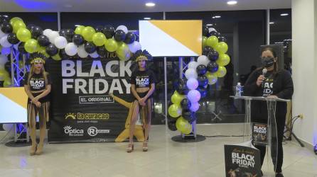 Jacqueline Cardona, gerente de mercadeo de Grupo Unicomer, fue la encargada de dar a conocer los descuentos que trae Black Friday el Original de La Curacao.