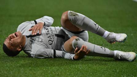 Kylian Mbappé sufrió una lesión en el partido del PSG contra el Montpellier.