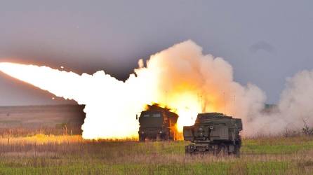 Los misiles de precisión Himars que Estados Unidos suministra a Ucrania han dado a su ejército un nuevo impulso en el campo de batalla, haciendo inclinar la balanza en contra de Rusia, lo que puede presionar a frenar la ofensiva, según expertos.