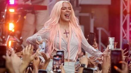 La cantante colombiana respondió a los rumores de los supuestos mensajes satánicos en una de sus canciones.
