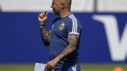 Argentina's coach Jorge Sampaoli attends a training session at the team's base camp in Bronnitsy, on June 23, 2018, during Russia 2018 World Cup football tournament. / AFP PHOTO / JUAN MABROMATA
