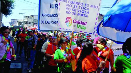 <b>Mujeres protestan contra el maltrato y la violencia.</b>