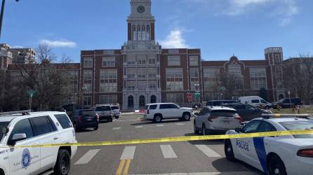 El tiroteo, que dejó dos heridos, se registró en la secundaria East High School de Denver.