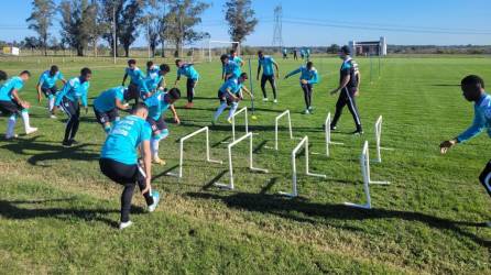La selección Sub-20 de Honduras se está preparando en el Complejo Deportivo Club Universidad Católica en la capital Montevideo, Uruguay.