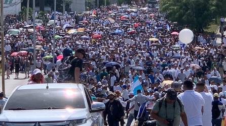 Pasadas las 9:00 de la mañana de este sábado inició la marcha convocada por el recién creado Bloque de Oposición Ciudadana (BOC).