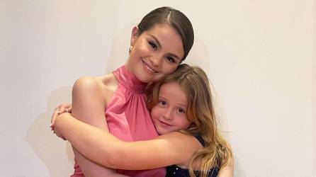 Selena Gómez junto a su hermanita <b>Gracie Elliot Teefey</b>.