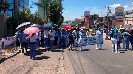 <b><span class=mln_uppercase_mln>Marcha.</span></b> Enfermeras de todo el país llegaron a la capital a protestar.