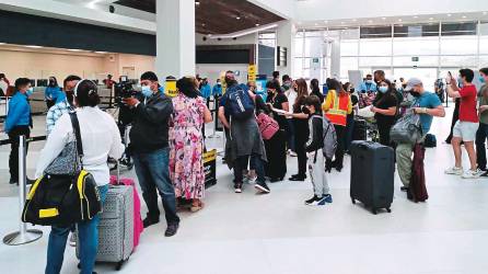 Los pasajeros del nuevo aeropuerto denunciaron el abusivo cobro que recibieron por volar a Palmerola.