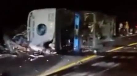 Video: Mueren 18 migrantes y otros 27 resultan heridos en accidente de autobús en México