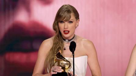 Taylor Swift asiste a la 66ª edición de los Premios Grammy hoy, en Crypto.com Arena en Los Ángeles, California (EE. UU). EFE/ Armando Arorizo