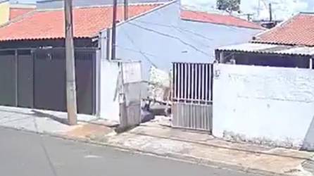 VIDEO: Hombre mata a su hijastro de varias puñaladas