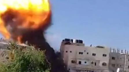 ¡Aterrador! Israel lanza poderoso misil y derriba edificio en segundos