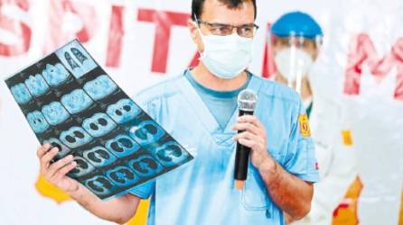 El doctor César Carrasco, del Hospital Militar, dio a conocer la situación clínica del presidente Juan O. Hernández.