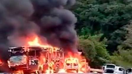 Video: Al menos 8 personas muertas y 14 heridos deja explosión de camión