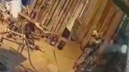 Video: Máquina le arranca brazo a hombre en el trabajo