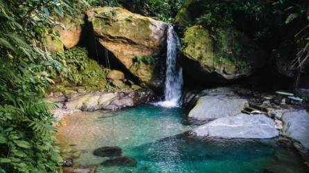 Rawacala Rainforest Adventure Eco Park es un espectacular sitio turístico en el norte de Honduras. La palabra Rawacala está formada por las siglas de rainforest, waterfall, canopy &amp; landscape, (selva, cascada, canopy y paisaje).