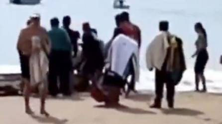 Video: Tiburón mata a mujer mientras bañaba en una playa