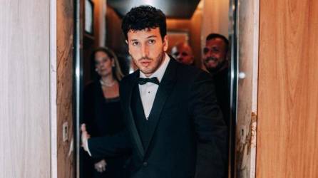 El colombiano Sebastián Yatra llega a la gala como presentador, máximo nominado en diez categorías y además como invitado musical. El jueves en la noche interpretará por primera vez en vivo el single, que estrenó el pasado 16 de febrero, titulado “Una noche sin pensar”.