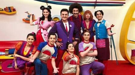 El programa infantil 'Junior Express' ha dejado una huella imborrable en el corazón de los niños. Fue una popular serie de televisión infantil Argentina que se estrenó el 30 de noviembre de 2013 en el canal Disney Junior y terminó emisiones en 2019.En medio de su mayor éxito, sus personajes, Topa y Rulo Carlos, interpretados por Diego César Topa y Hugo Rodríguez respectivamente, quedaron envueltos en una gran controversia que se ha vuelto a viralizar.