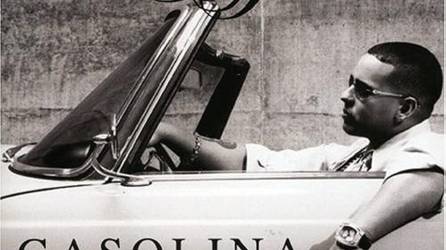 La revista Rolling Stone eligió a “Gasolina”, de Daddy Yankee, como la mejor canción de reguetón, en una lista donde incluyeron a las 100 mejores del género. Fue en el 2004 que se estrenó este sencillo del álbum “Barrio Fino” y que logró impulsar la carrera de Yankee. A pesar de que venía probándose como un artista de la escena underground del reguetón, también “estaba ocupado preparando su próxima gran movida”, resalta Rolling Stone. Así, hizo el lanzamiento del hit que tenía preparado, el mismo que aún cosecha éxitos en el género.“Con su productor Luny Tunes, dirigió un éxito explosivo y acelerado que llevó el género al resto del mundo. La canción arrojó unas luces sobre lo que se había estado gestando en lugares como Panamá y Puerto Rico, y anunció oficialmente que el reguetón era un fenómeno mundial que llegó para quedarse”, agrega Rolling Stone sobre el aporte del cantante latino.