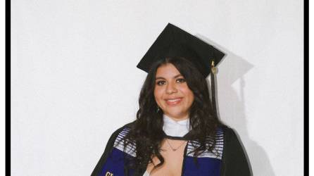 Blanca Azucena Torres después de graduarse de la universidad, fue reclutada por el gobierno estadounidense para trabajar en el Capitolio.