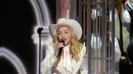 La cantante Madonna durante la 56 edición de los premios Grammy.