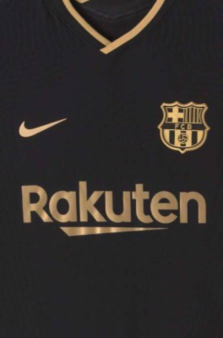 La camiseta del Barcelona adopta el negro como color predominante por tercera vez en la historia. Anteriormente, lo lució en las temporadas 2011/12, como segunda equipación, y en la 2013/14, como tercera.