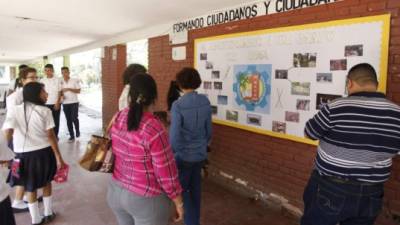 Mural alusivo al 41 aniversario del centro educativo ubicado en la colonia Fesitranh.