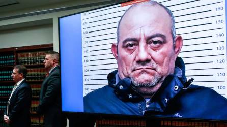 El jefe de la banda criminal colombiana Clan del Golfo, Dairo Antonio Úsuga, alias Otoniel, compareció este jueves por primera vez ante la justicia estadounidense tras ser extraditado la víspera desde Colombia, en una vista en la que se declaró no culpable y solicitó un juicio con jurado.