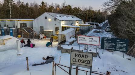 El cruce de inmigrantes indocumentados de Nueva York a Canadá se ha intensificado en los últimos meses.