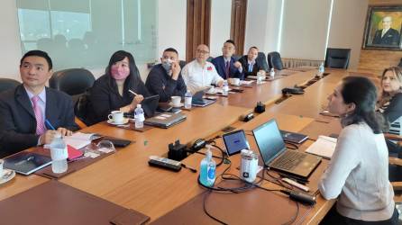 Representantes de Far Eastern en su reunión con maquiladores de la Capital Industrial.