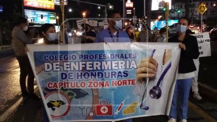 Médicos y enfermeras de San Pedro Sula protestan para que les den su plaza de trabajo