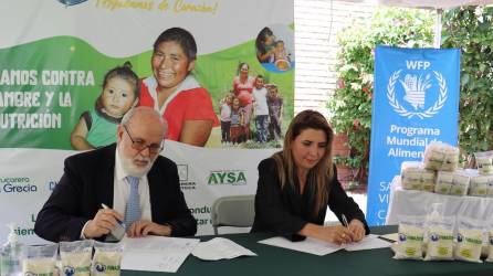 La firma de este convenio se realizó con la presencia de la representante en Honduras del Programa Mundial de Alimentos (PMA), Stephanie Hochstetter y el Presidente de Funazucar, Robert Vinelli.