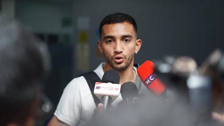 Luis Chávez , estrella del Pachuca en su llegada a Honduras.