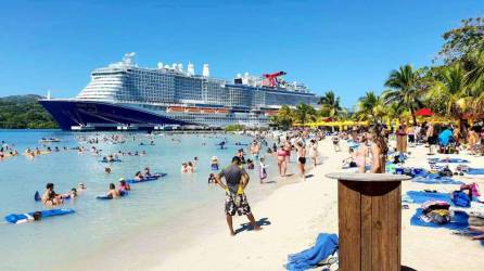 Crucero en Roatán, Islas de la Bahía, Honduras | Fotografía de archivo