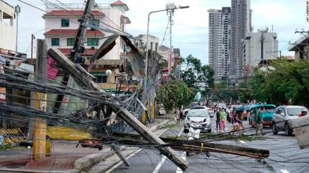 El tifón Rai azotó Filipinas el jueves con vientos de 195 km por hora.