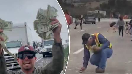 Un hombre celebra con las manos llenas de dinero.