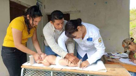 En varios municipios de Lempira e Intibucá, la Comisión de Acción Social Menonita lleva un monitoreo para controlar el peso y la talla de más de 2,500 niños y evitar que sufran desnutrición grave o severa.